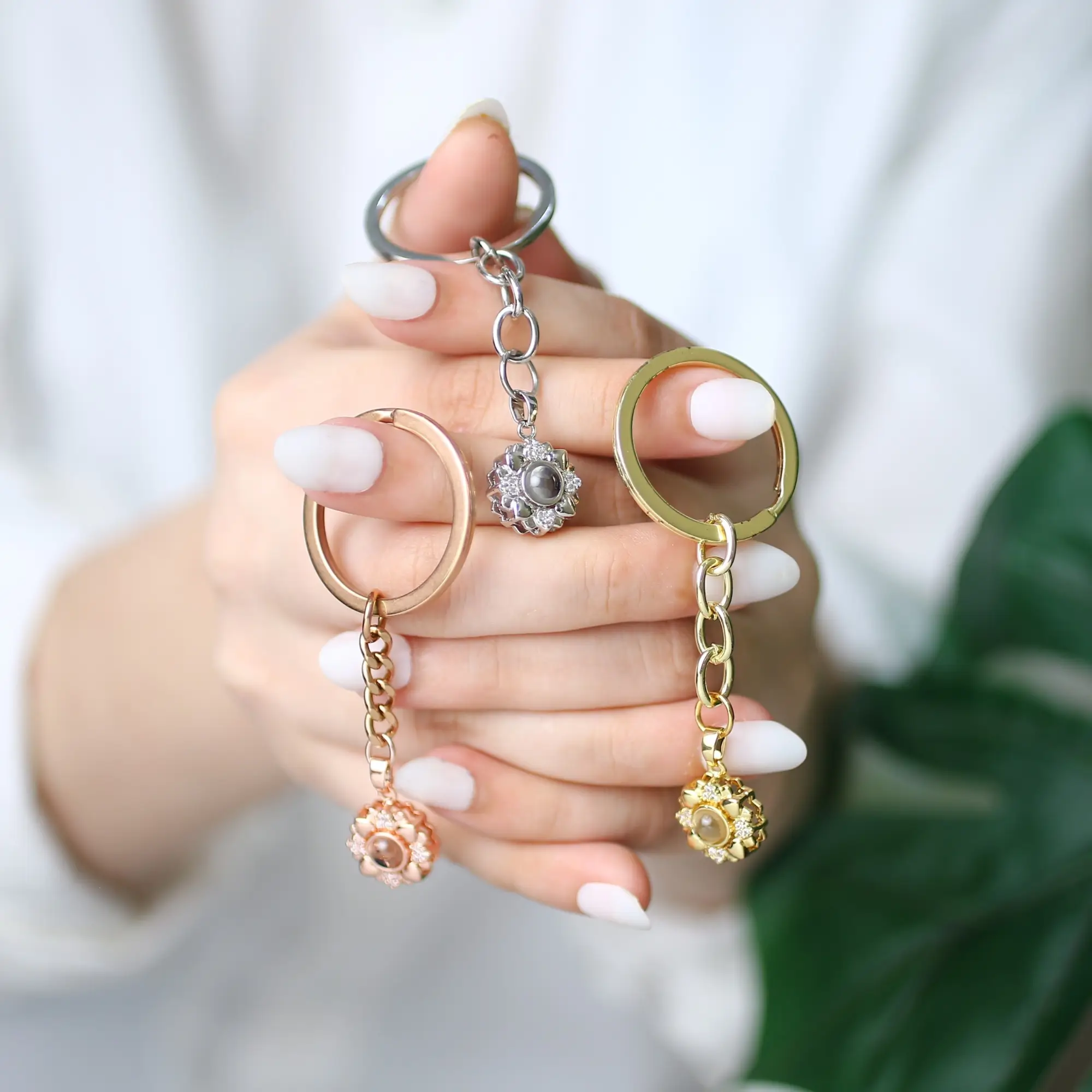 birthday bloom photo keychain Personalized bloom keychain with hidden picture, a touching keepsake for loved ones.