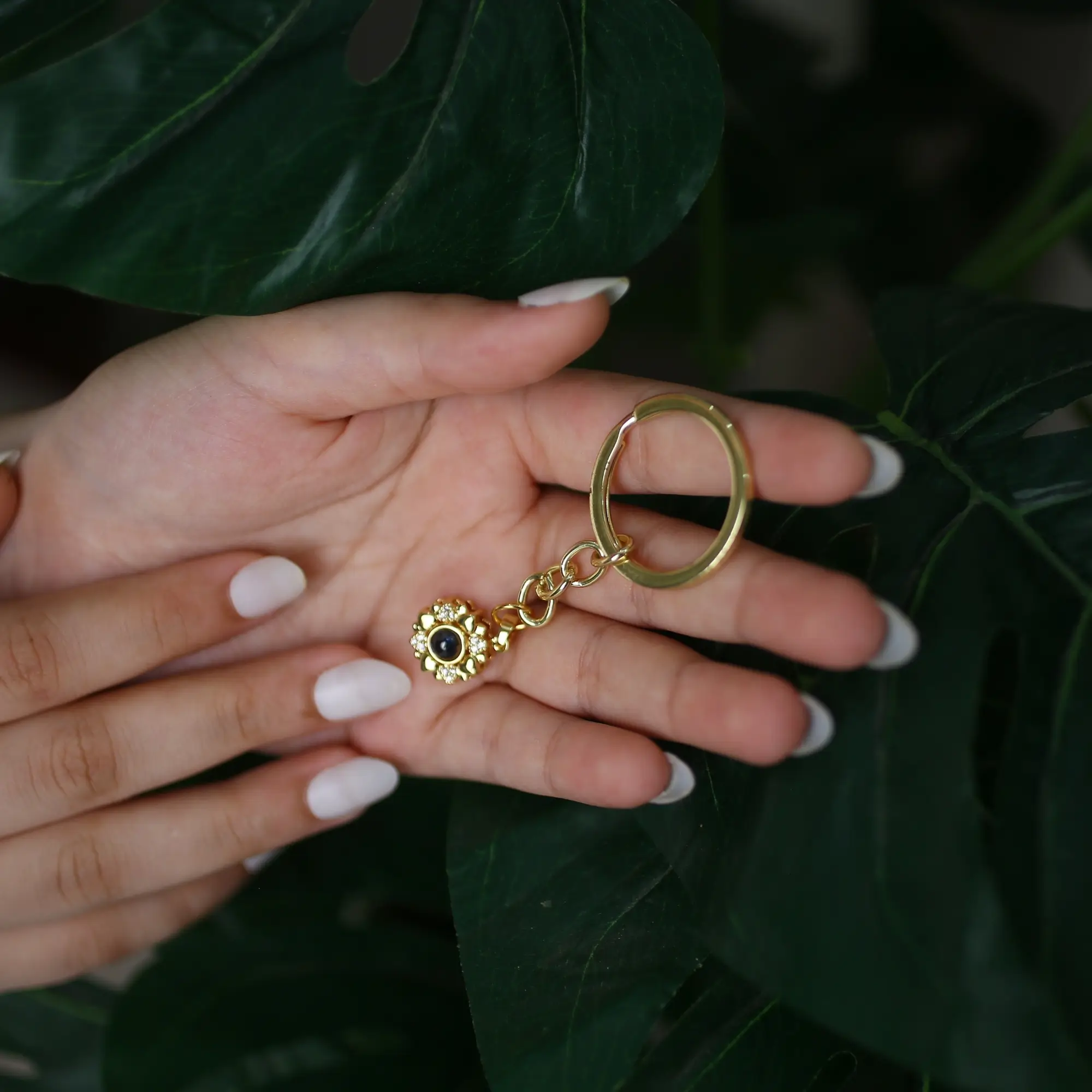 bloom projection photo keychain Romantic bloom projection keychain with secret photo inside, ideal Valentine’s gift.