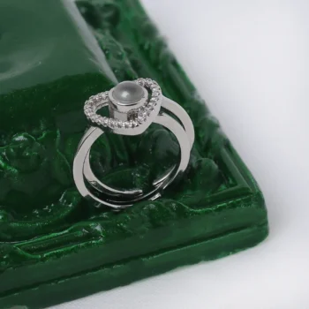 Heart projection ring with secret photo inside, a romantic and meaningful gift for loved ones.