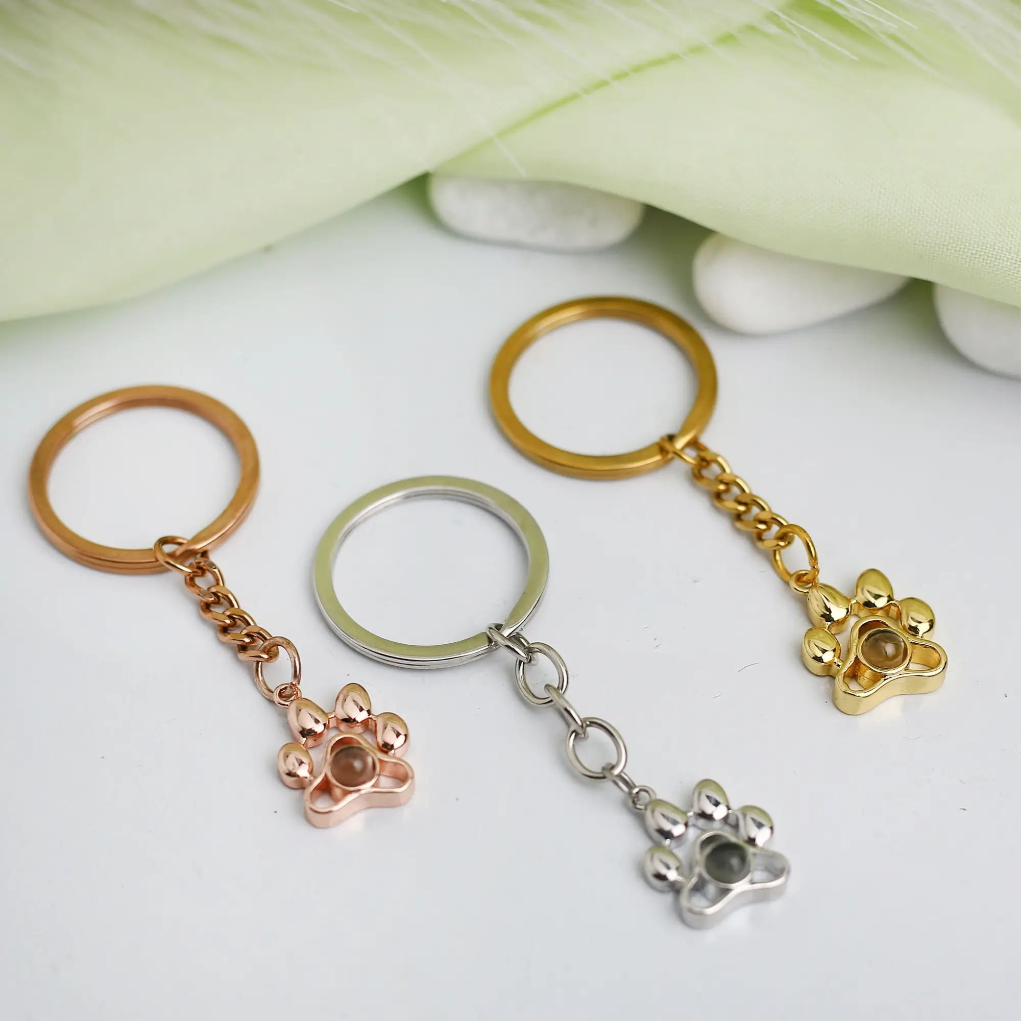 christmas paw photo keychain Paw photo keychain with hidden image inside, sentimental gift for pet memorials or birthdays.
