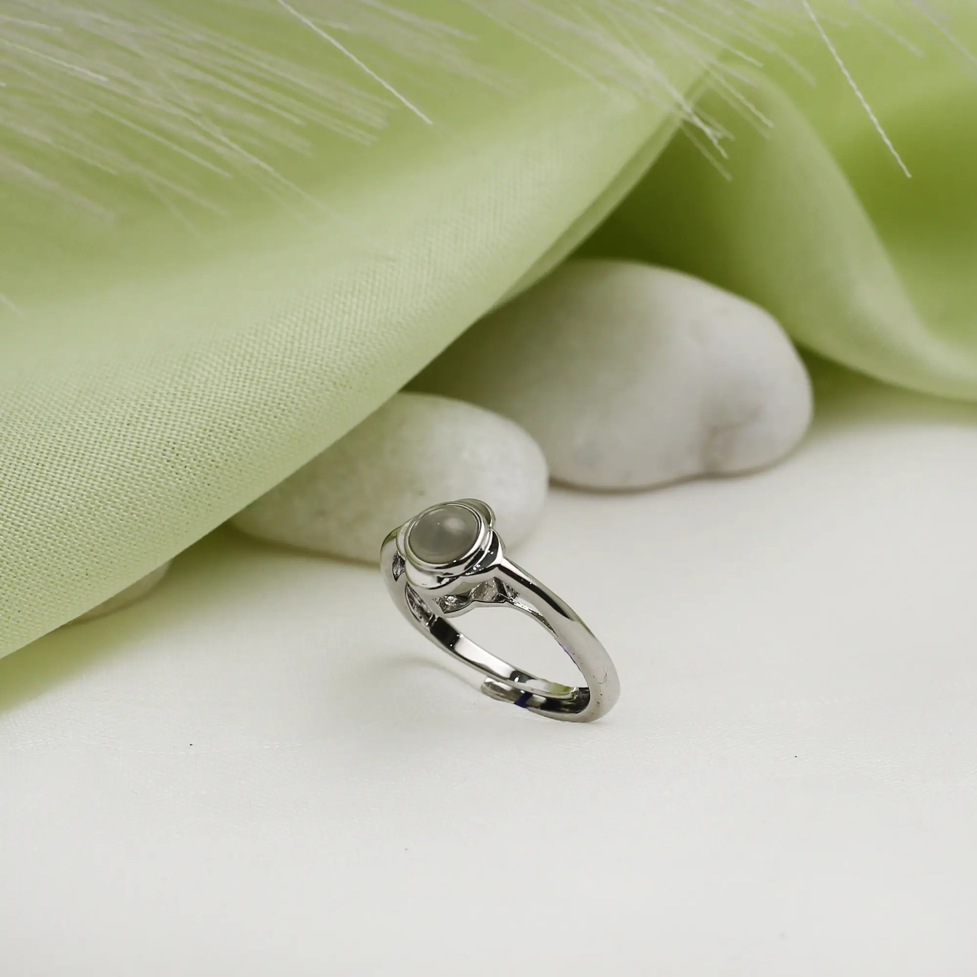 christmas photo projection ring Projection keepsake ring with custom hidden image, a unique personalized jewelry piece.