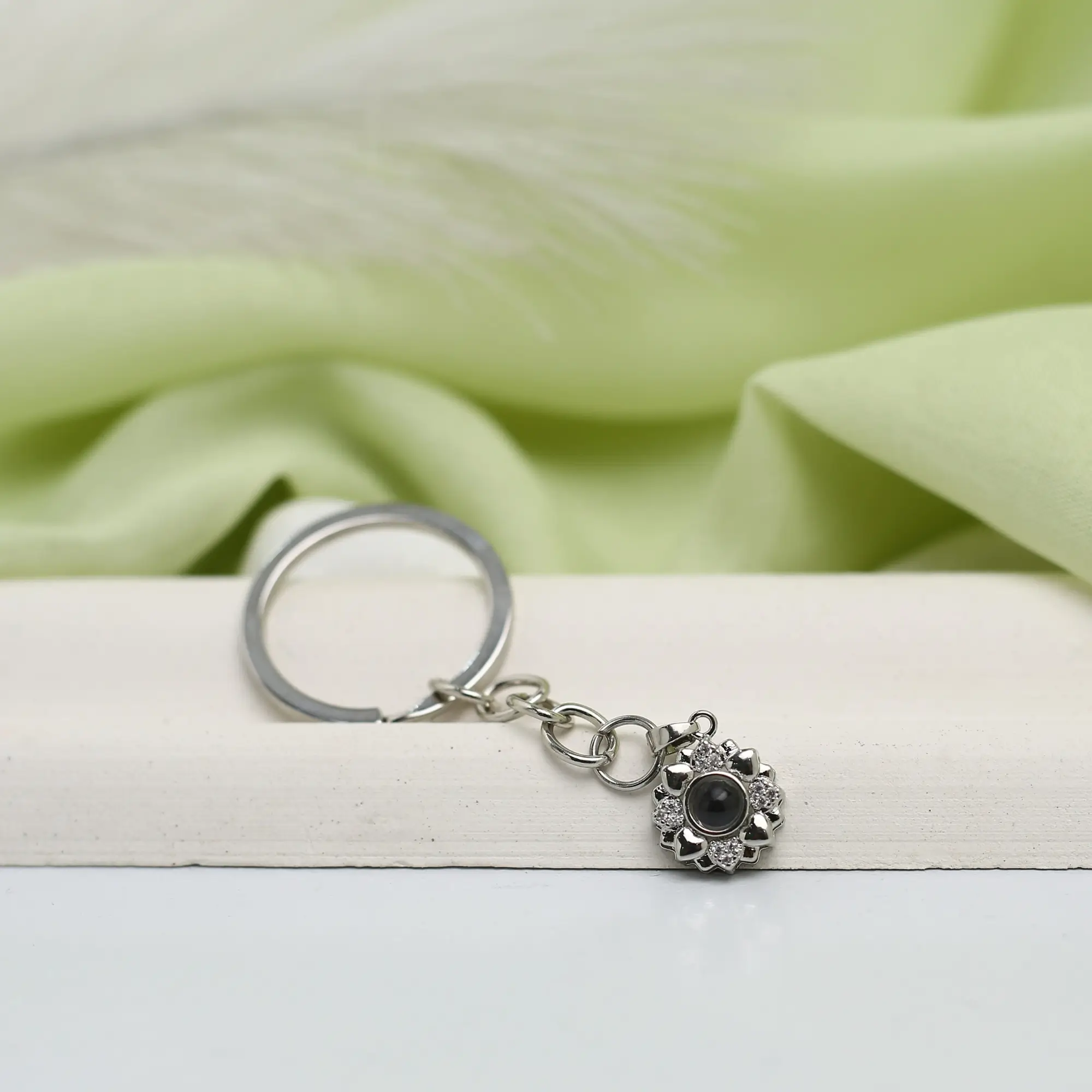 custom bloom photo keepsake keychain Bloom-shaped projection keychain with hidden photo inside, a heartfelt personalized keepsake.