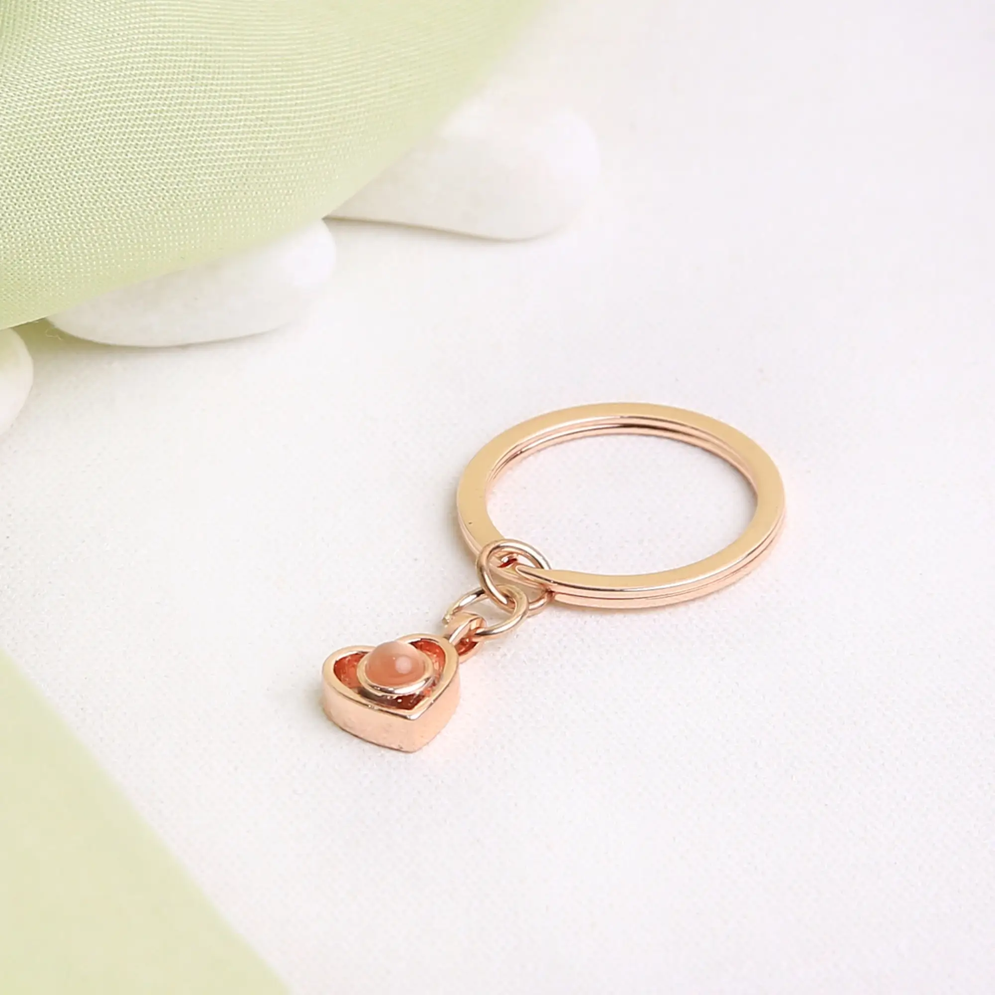 custom heart photo keepsake keychain Elegant heart projection keychain with picture inside, personalized jewelry gift for meaningful occasions.