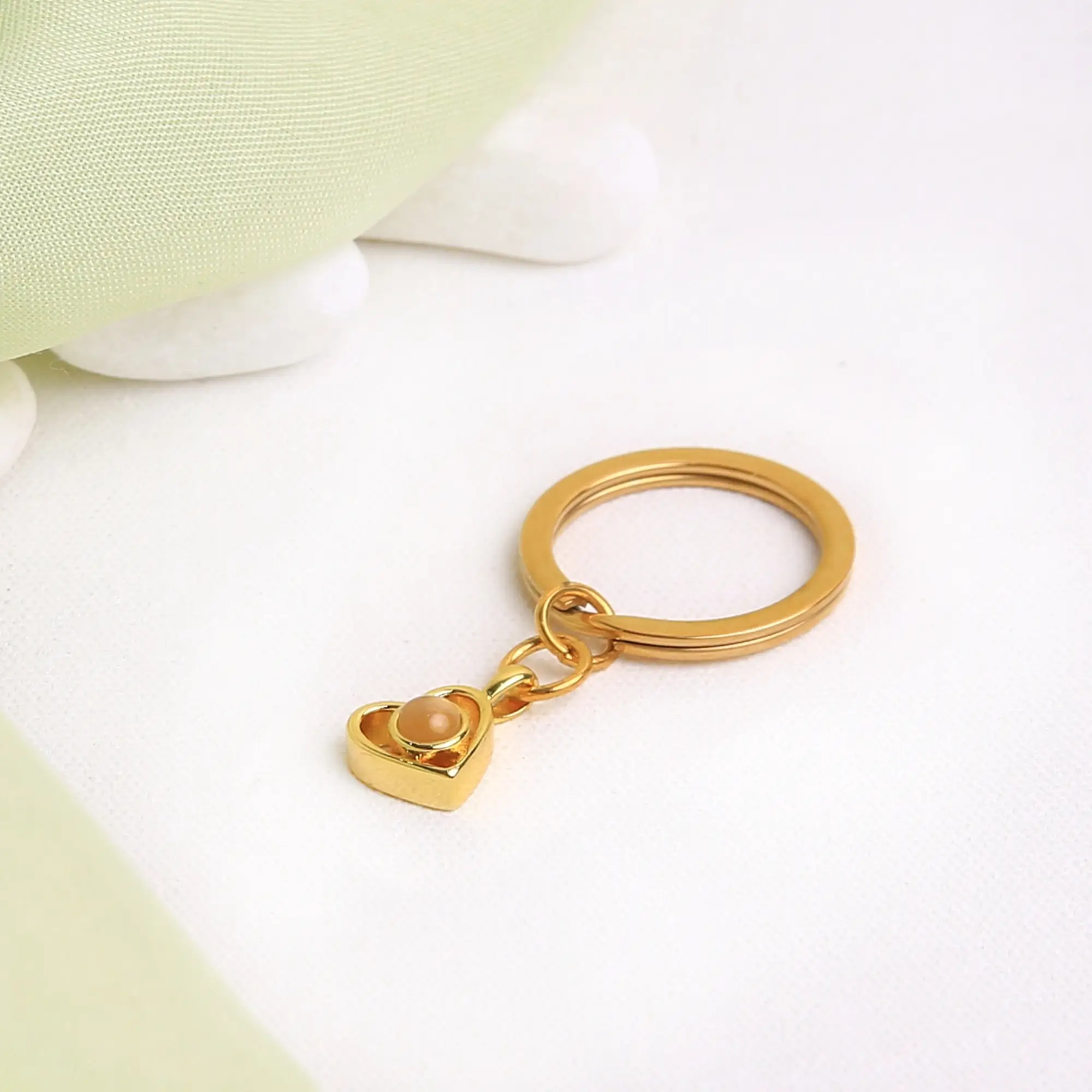 heart photo projection keychain Personalized heart keychain with hidden picture, a touching keepsake for love and memories.