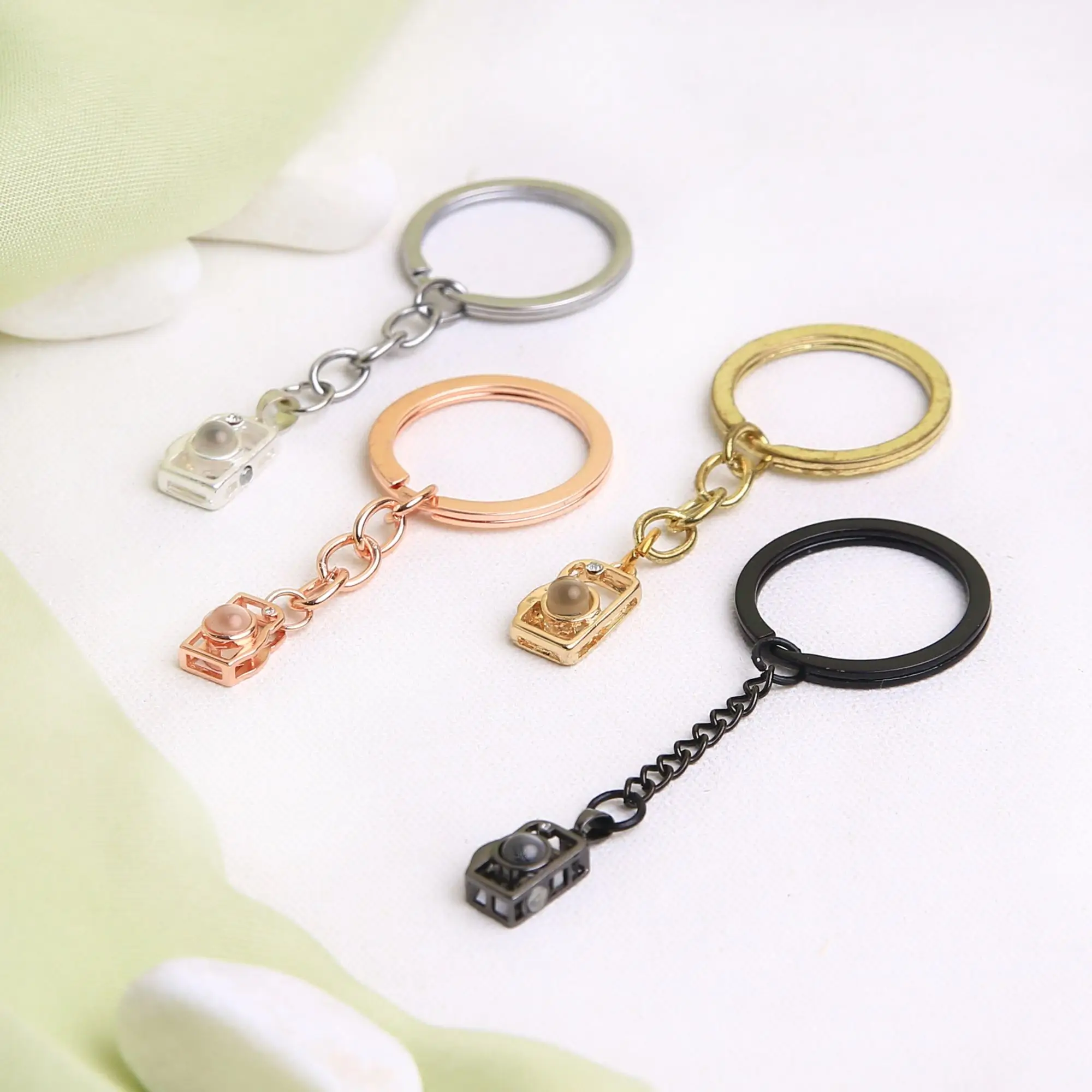 hidden photo camera keychain Personalized camera projection keychain with hidden picture, a heartfelt gift for mom or dad.