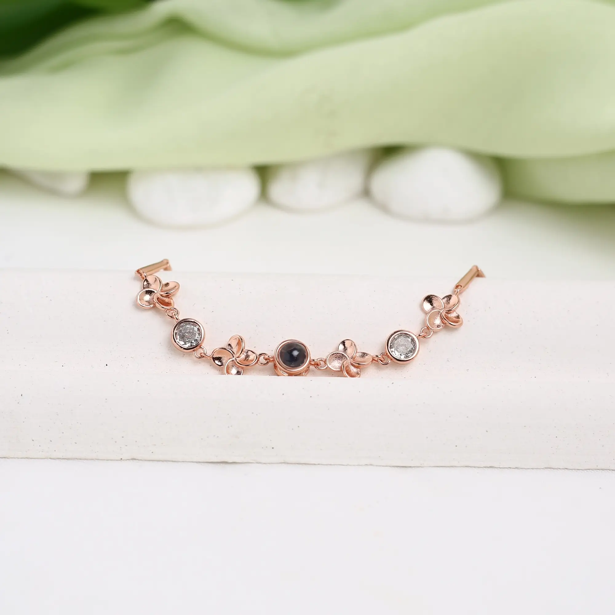 hidden photo clover bracelet Clover projection bracelet with hidden image inside, a sentimental jewelry piece.