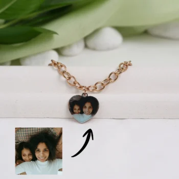 Heart bracelet with printed picture and engraving, a meaningful gift for loved ones.