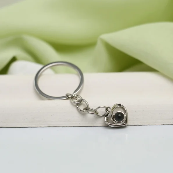 Personalized crossed heart keychain with projection photo, a thoughtful gift for loved ones.