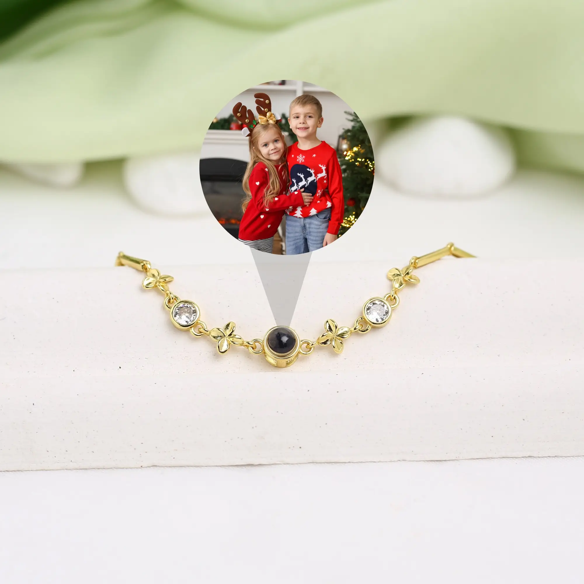 personalized clover bracelet Elegant clover bracelet with hidden projection photo, a one-of-a-kind personalized gift.