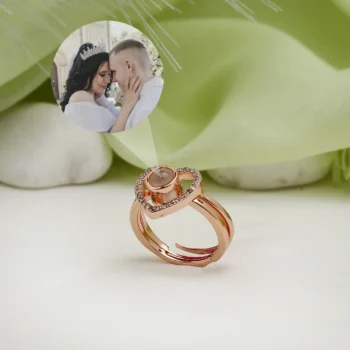Personalized heart-shaped projection ring with secret photo, perfect for anniversaries.