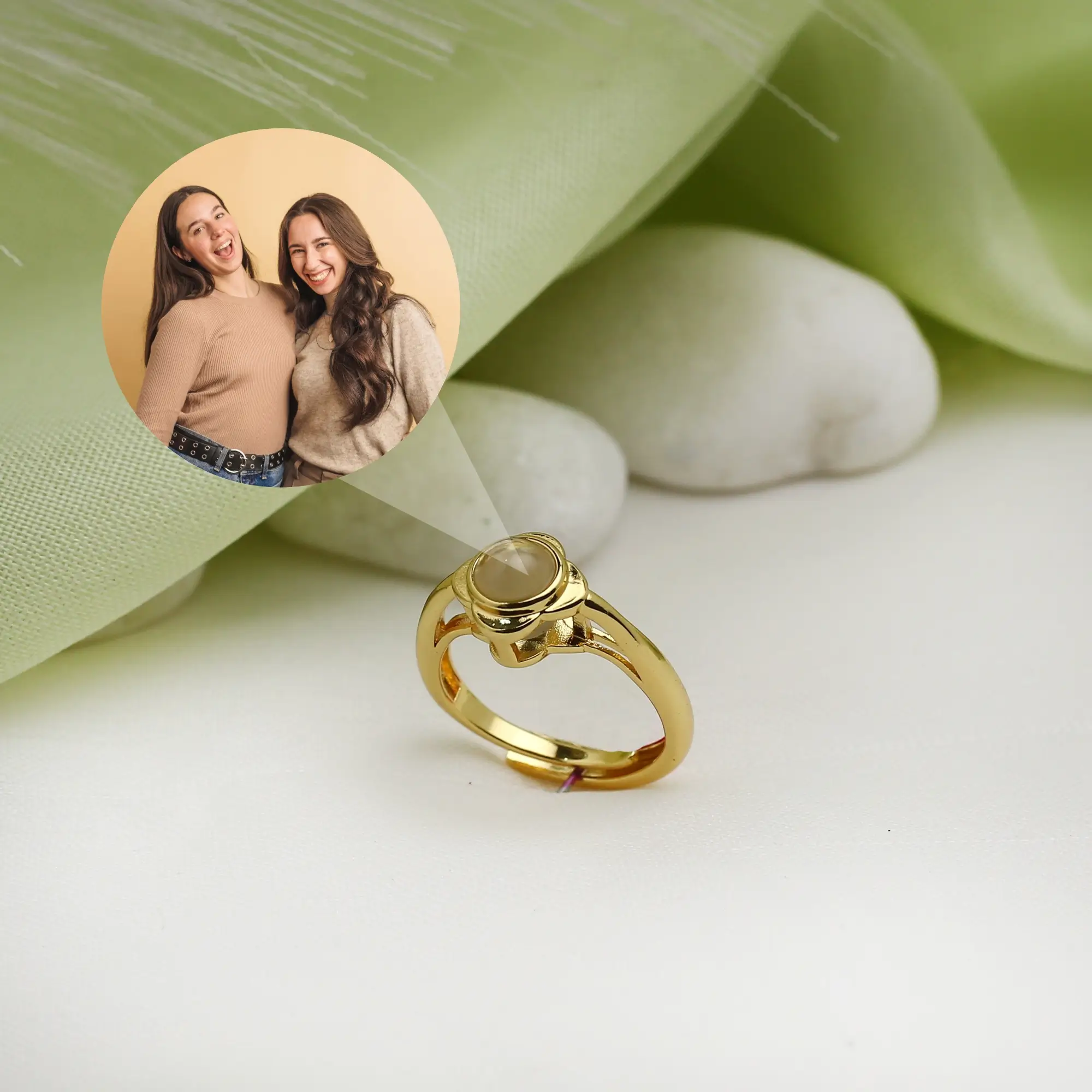 personalized keepsake photo ring Unique photo projection ring with secret picture inside, a thoughtful keepsake for special occasions.