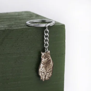 Personalized engraved keychain with pet photo, a lasting memory for pet lovers.