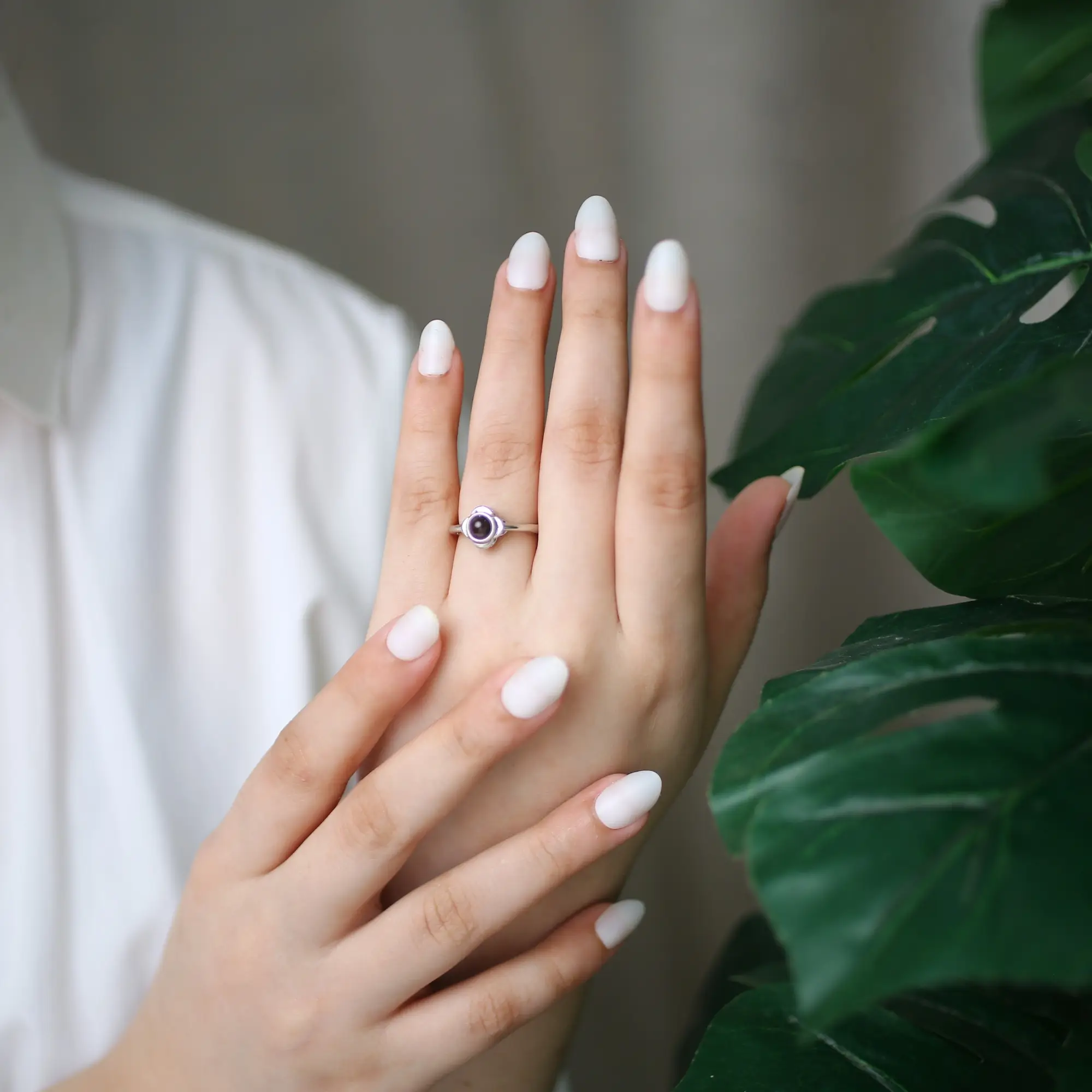 sentimental keepsake photo ring Elegant keepsake ring with hidden projection photo inside, a meaningful personalized gift for her.