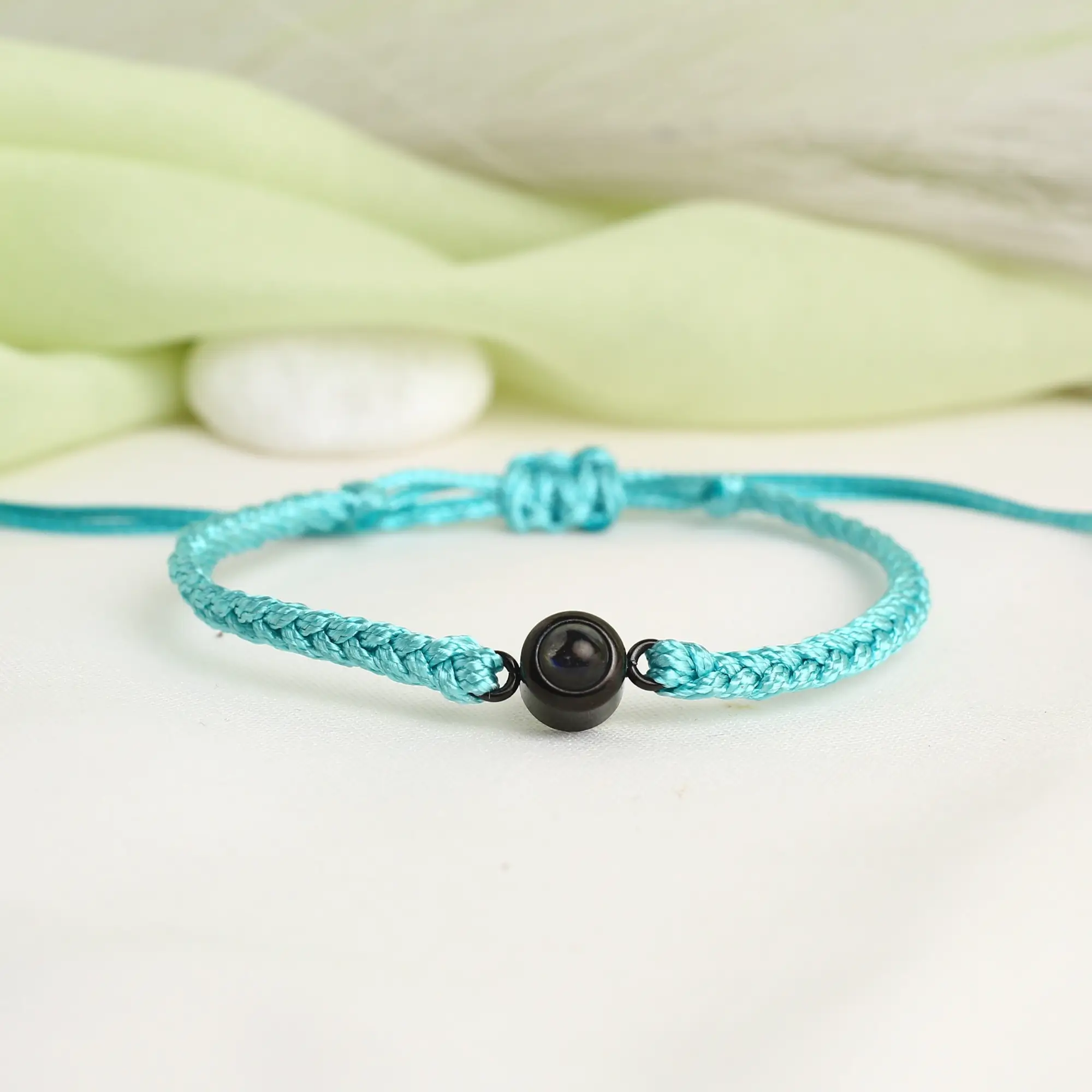 sentimental tied memories bracelet Personalized projection bracelet with photo inside, romantic Valentine’s Day keepsake.