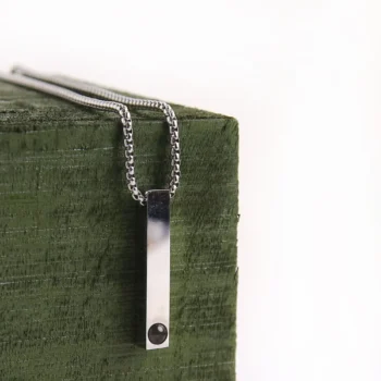 Personalized bar projection jewelry with engraved message and hidden photo — perfect for anniversaries or remembrance gifts.