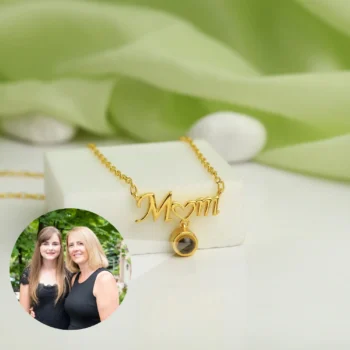 Personalized mother heart projection jewelry with hidden photo inside, a meaningful gift celebrating a mother’s love.