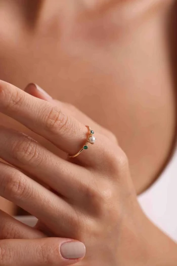 14K Solid Gold Dainty Emerald Ring – Minimalist Birthstone Ring