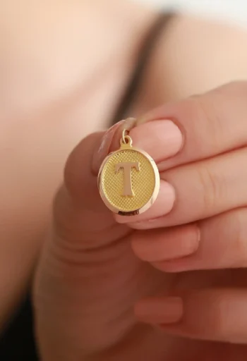 14K Solid Gold Vintage Oval Letter Pendant – Personalised Pressed Initial Pendant